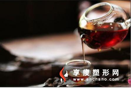 饭后喝黑纤体茶助减肥效果加乘2利用普洱茶及炒黑豆制成的茶